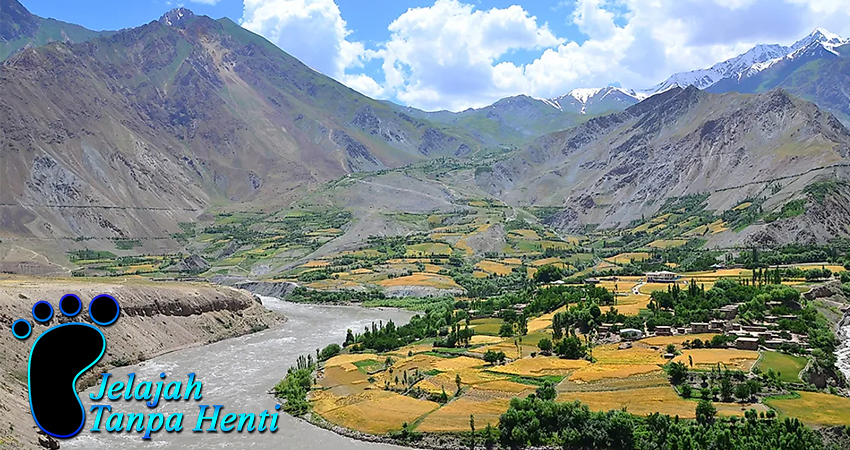 Menikmati Keindahan Senja di Sungai Kabul